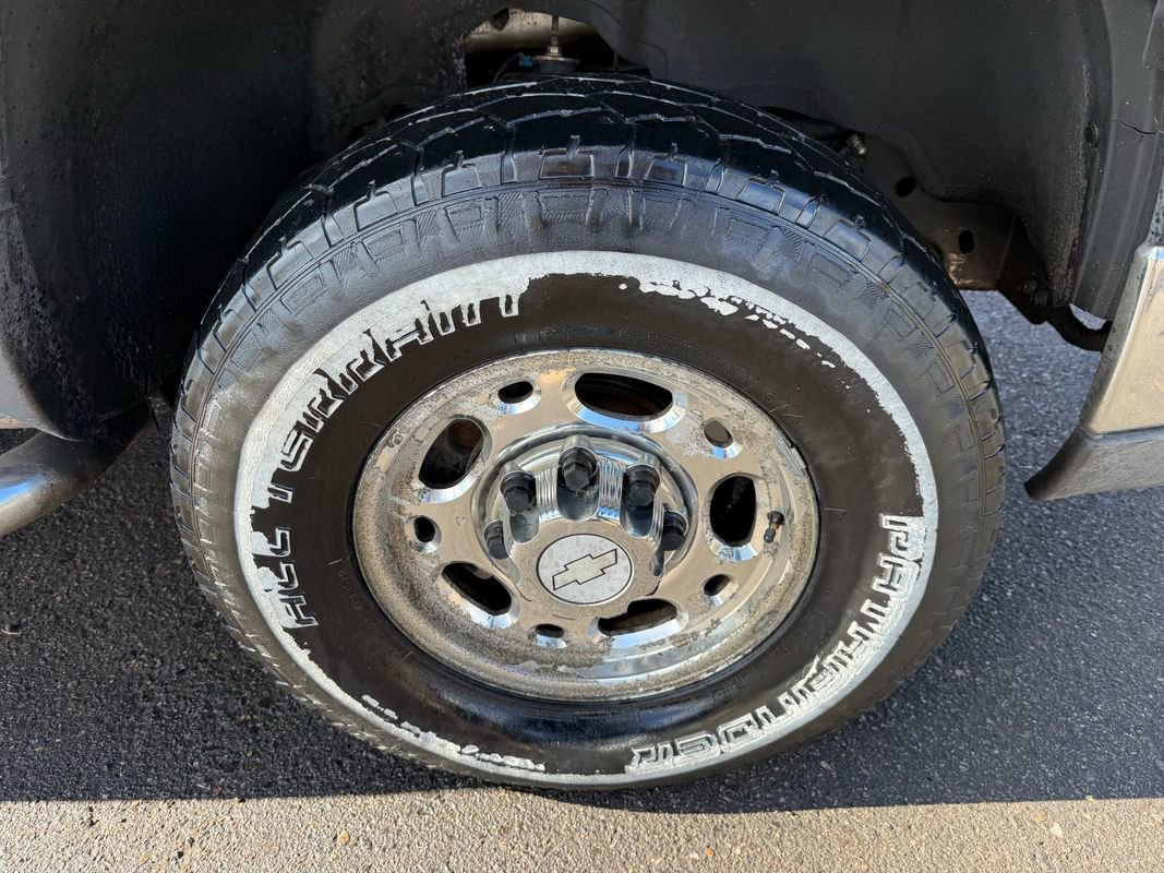 Used 2005 Chevrolet Silverado 2500 LS w/ Heavy-Duty Power Package image 11