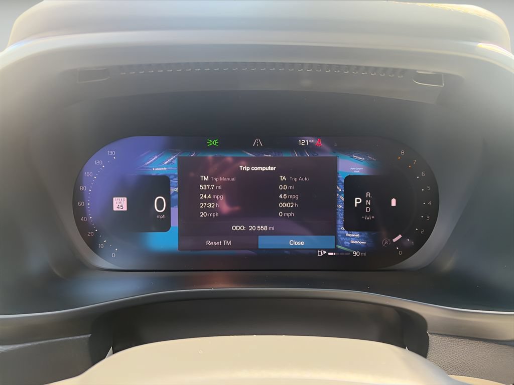 Used 2023 Volvo XC40 B4 Plus w/ Protection Package Premier FWD image 8