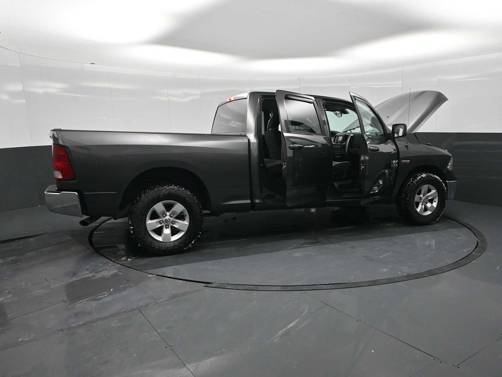 Used 2021 RAM 1500 Classic SLT image 28