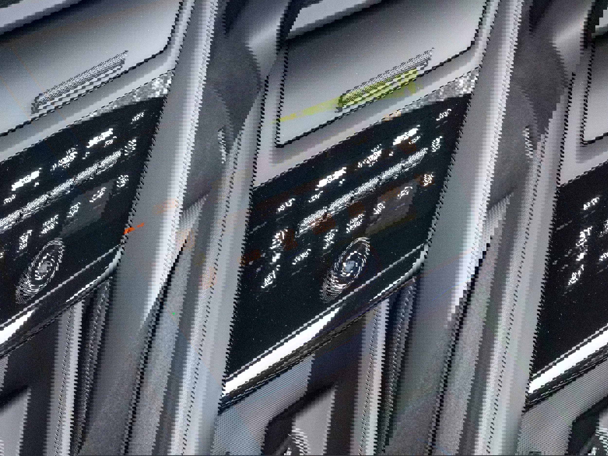 New 2025 Porsche Macan 4 Electric image 21