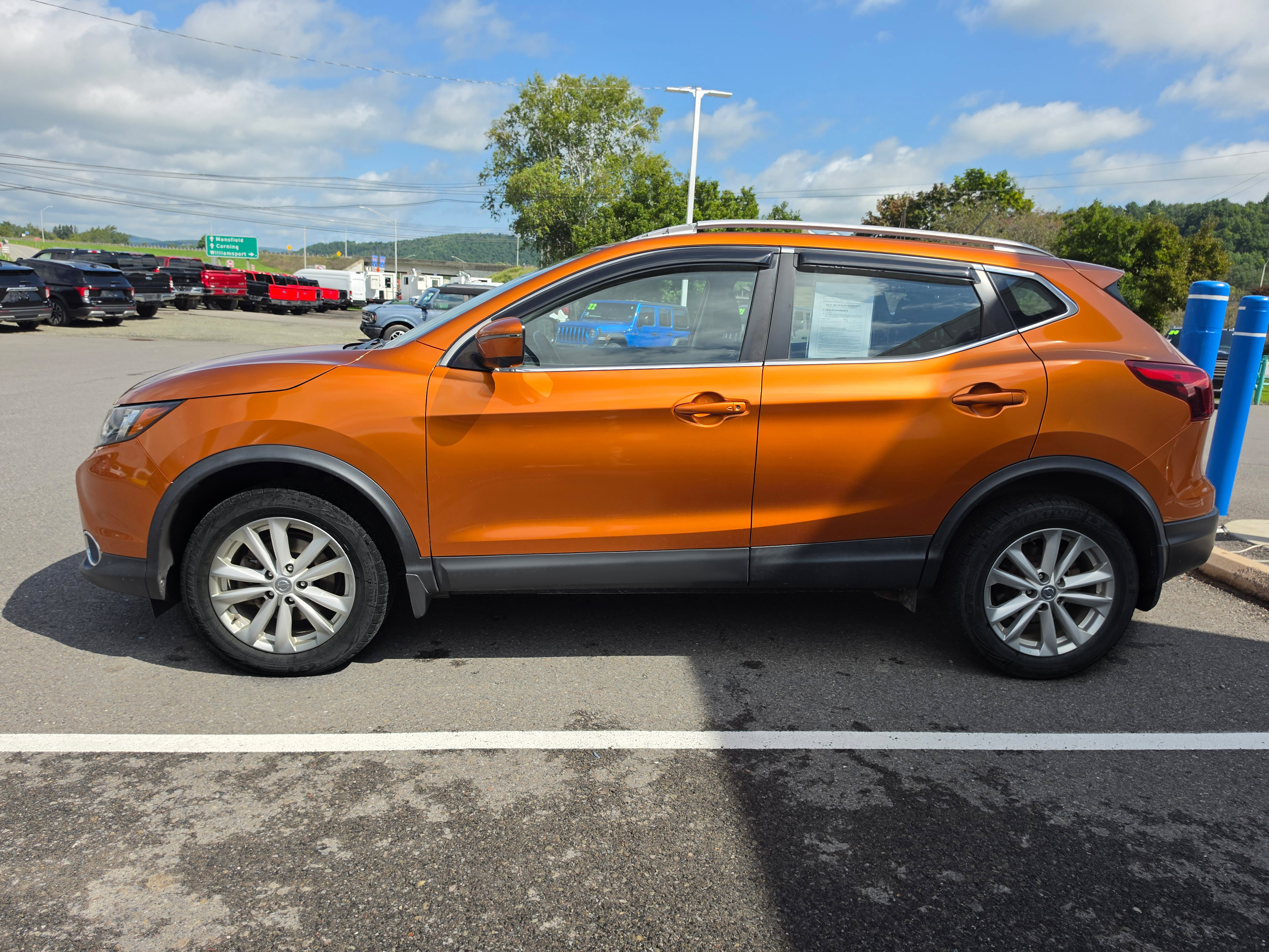 Used 2017 Nissan Rogue Sport SV w/ SV Premium Package AWD/4WD image 6