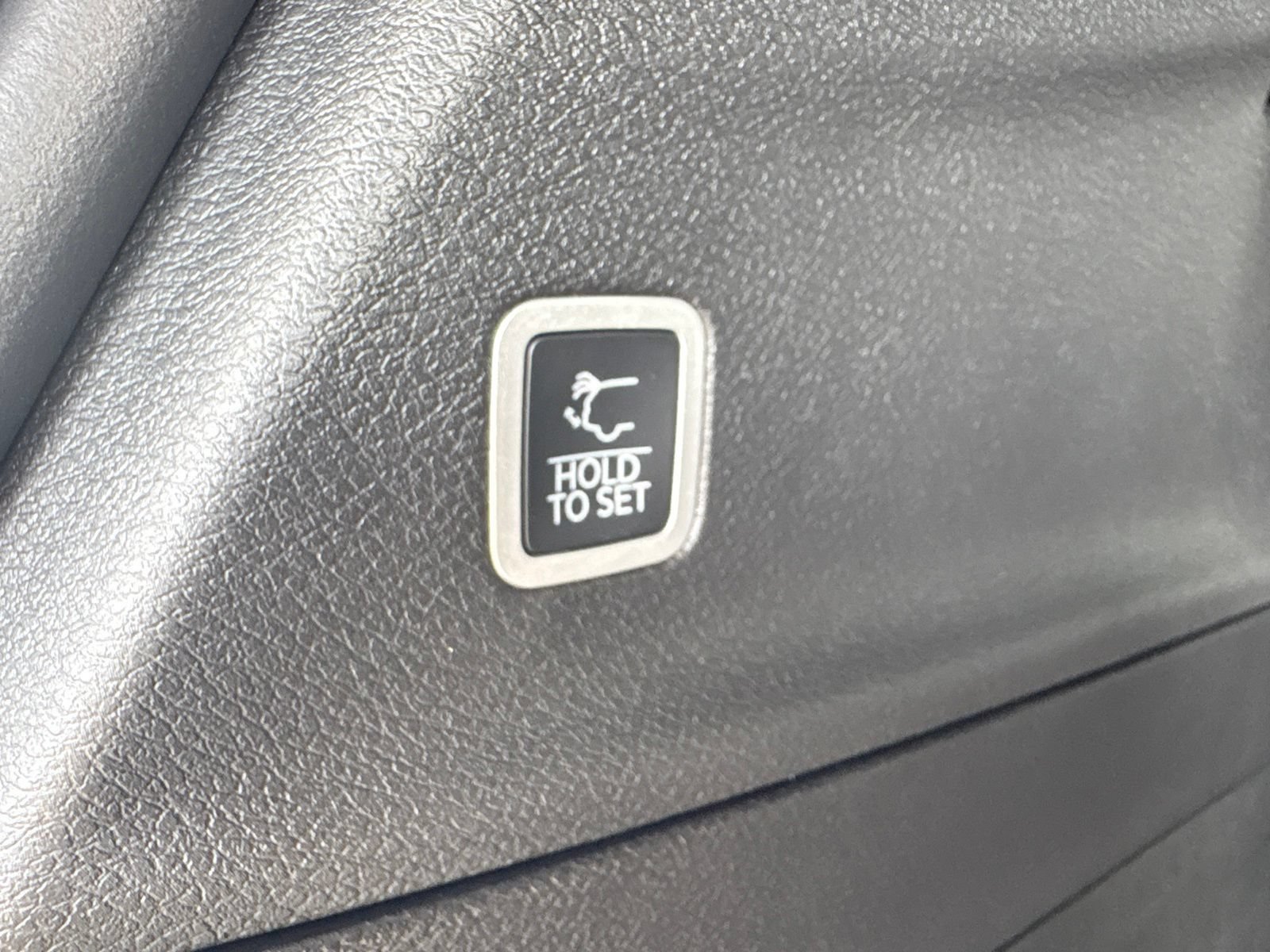 New 2027 Chrysler Pacifica Limited FWD image 19