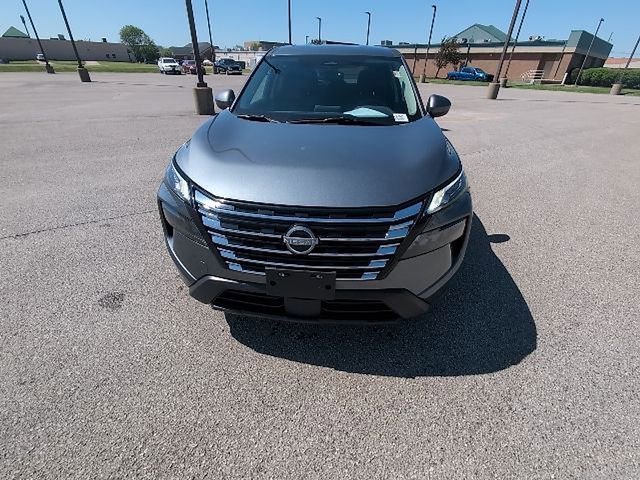 Used 2025 Nissan Rogue SV AWD/4WD image 16