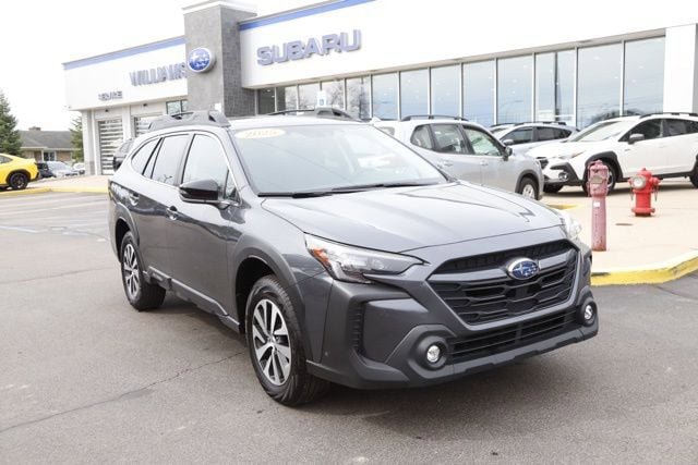 Used 2025 Subaru Outback Premium AWD/4WD image 1