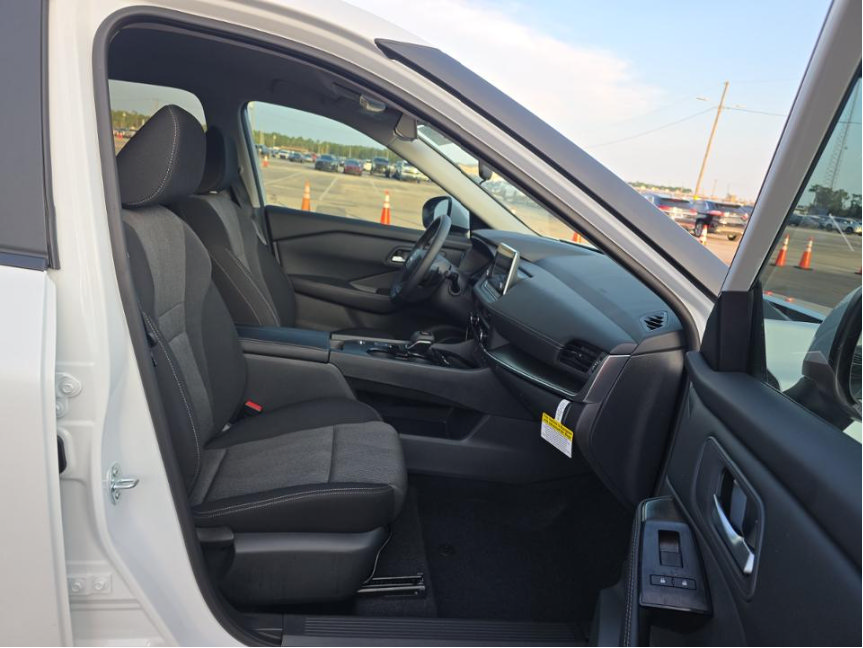 Used 2026 Nissan Rogue SV FWD image 10