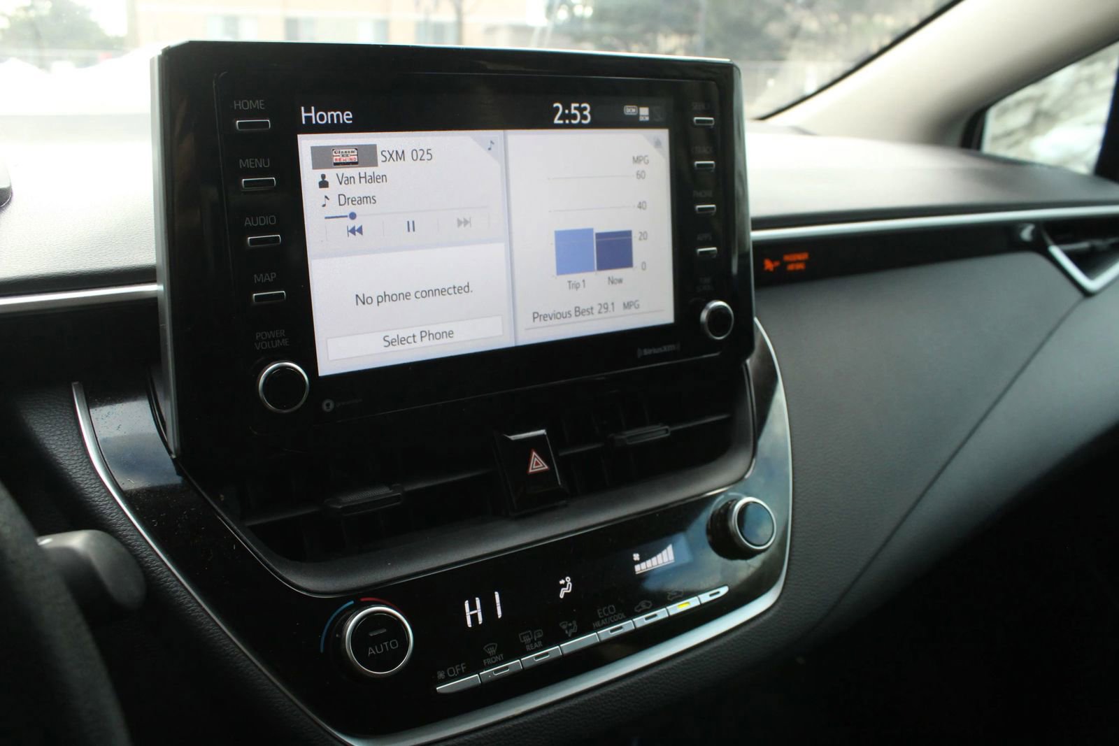 Used 2021 Toyota Corolla LE image 29
