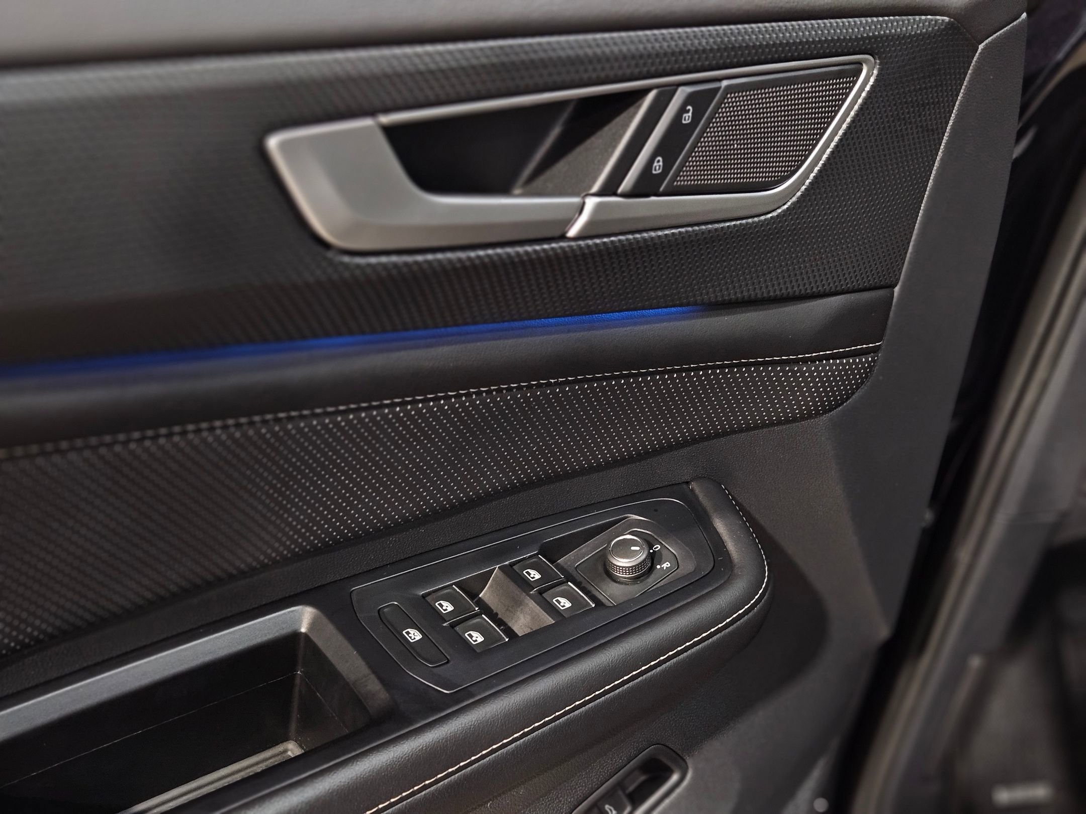 Used 2024 Volkswagen Atlas Cross Sport SEL R-Line image 21