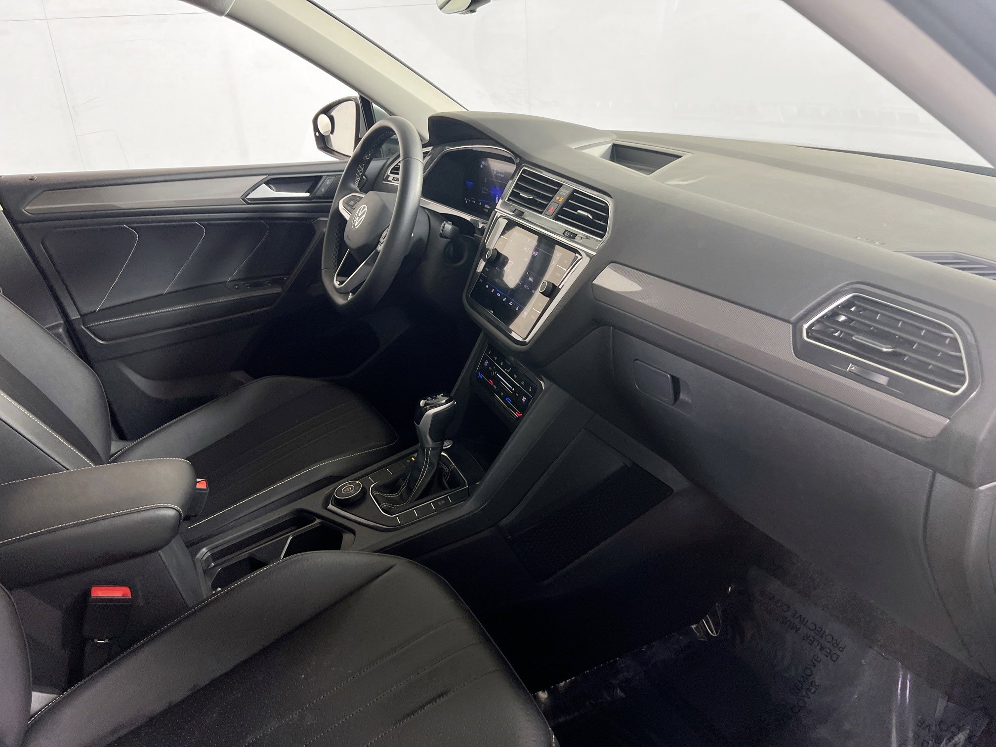Used 2022 Volkswagen Tiguan SE image 27