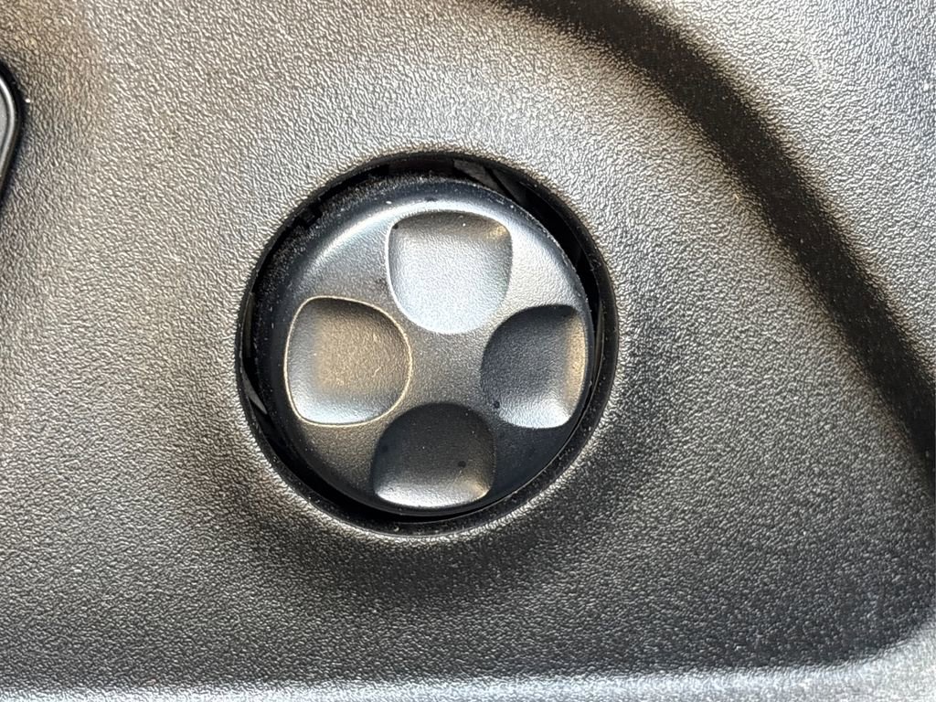 Used 2016 Jeep Renegade Limited image 22