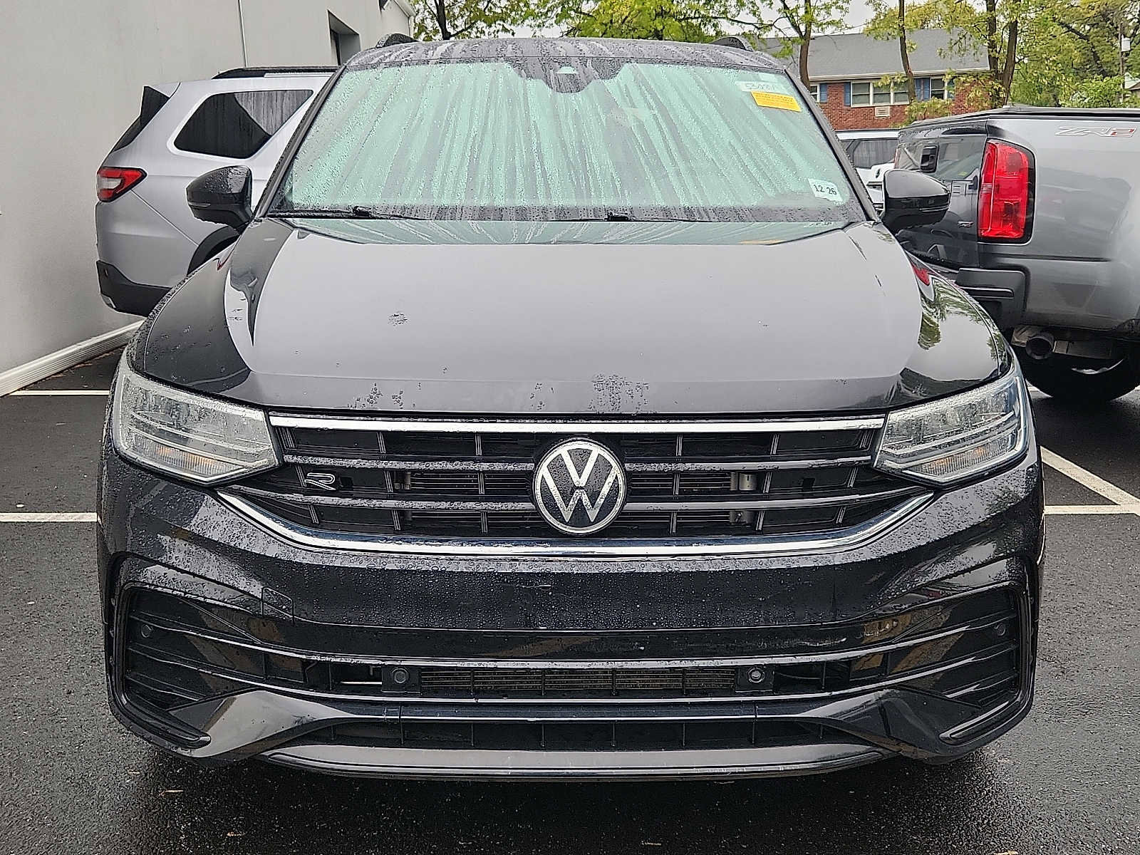 Used 2022 Volkswagen Tiguan SE R-Line AWD/4WD image 2