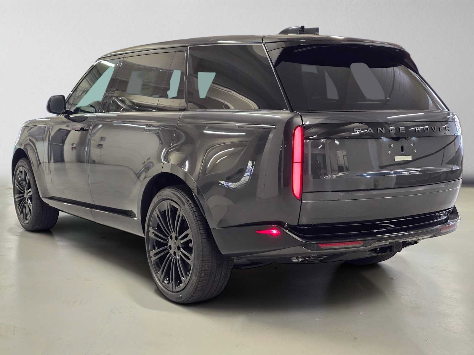 New 2026 Land Rover Range Rover Long Wheelbase SE AWD/4WD image 3