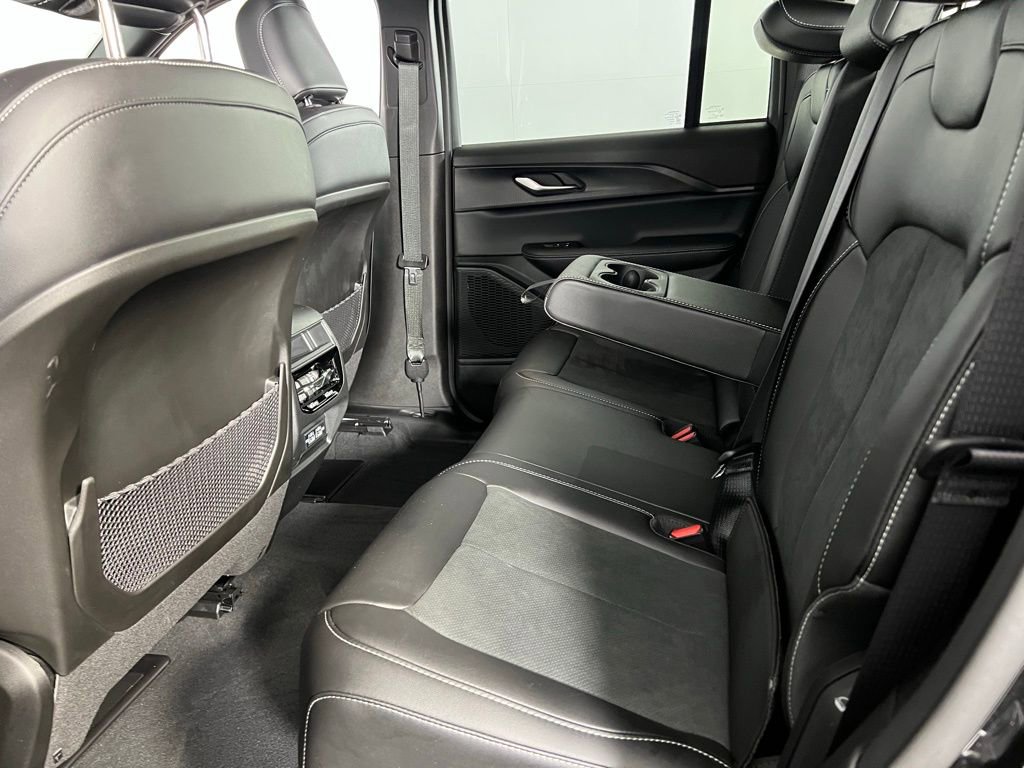 Used 2025 Jeep Grand Cherokee Altitude image 26