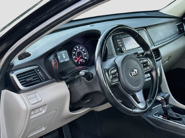 Used 2017 Kia Optima LX FWD image 10