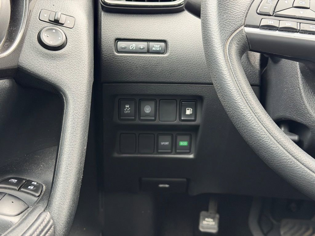 Used 2020 Nissan Rogue S image 22