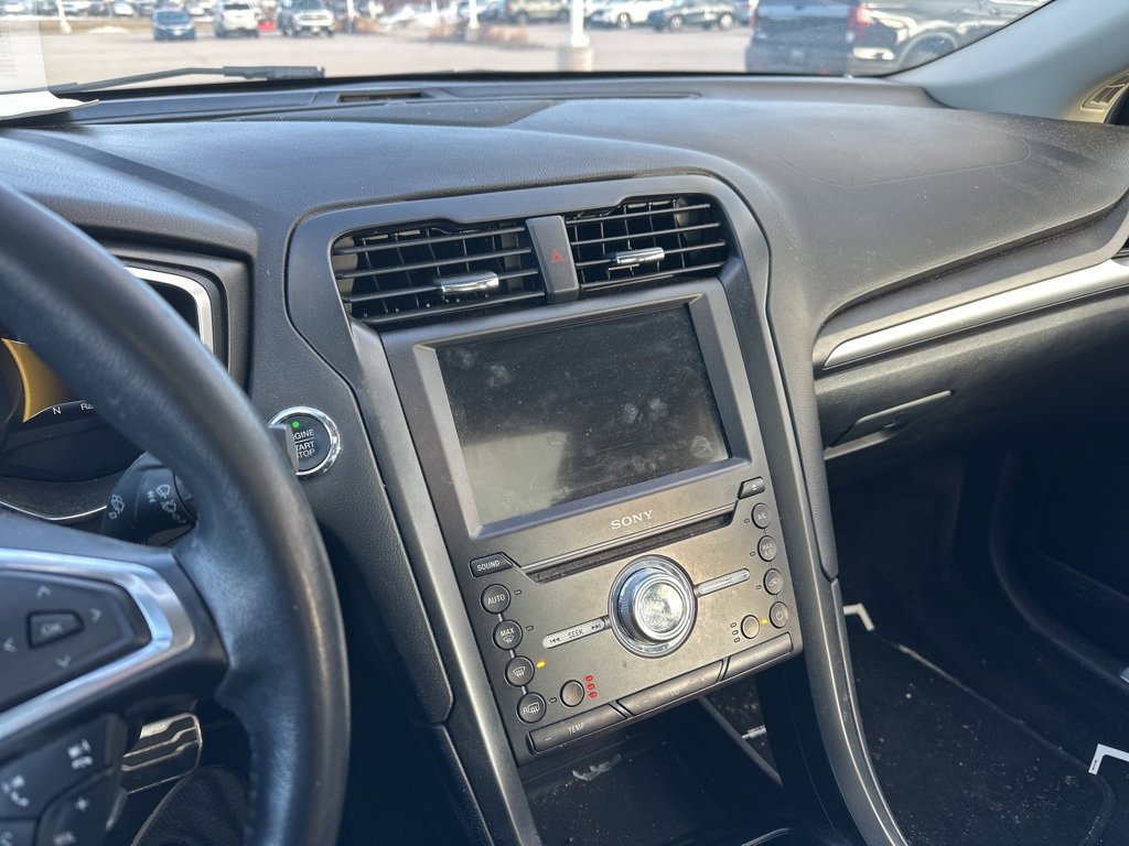 Used 2017 Ford Fusion Titanium image 3