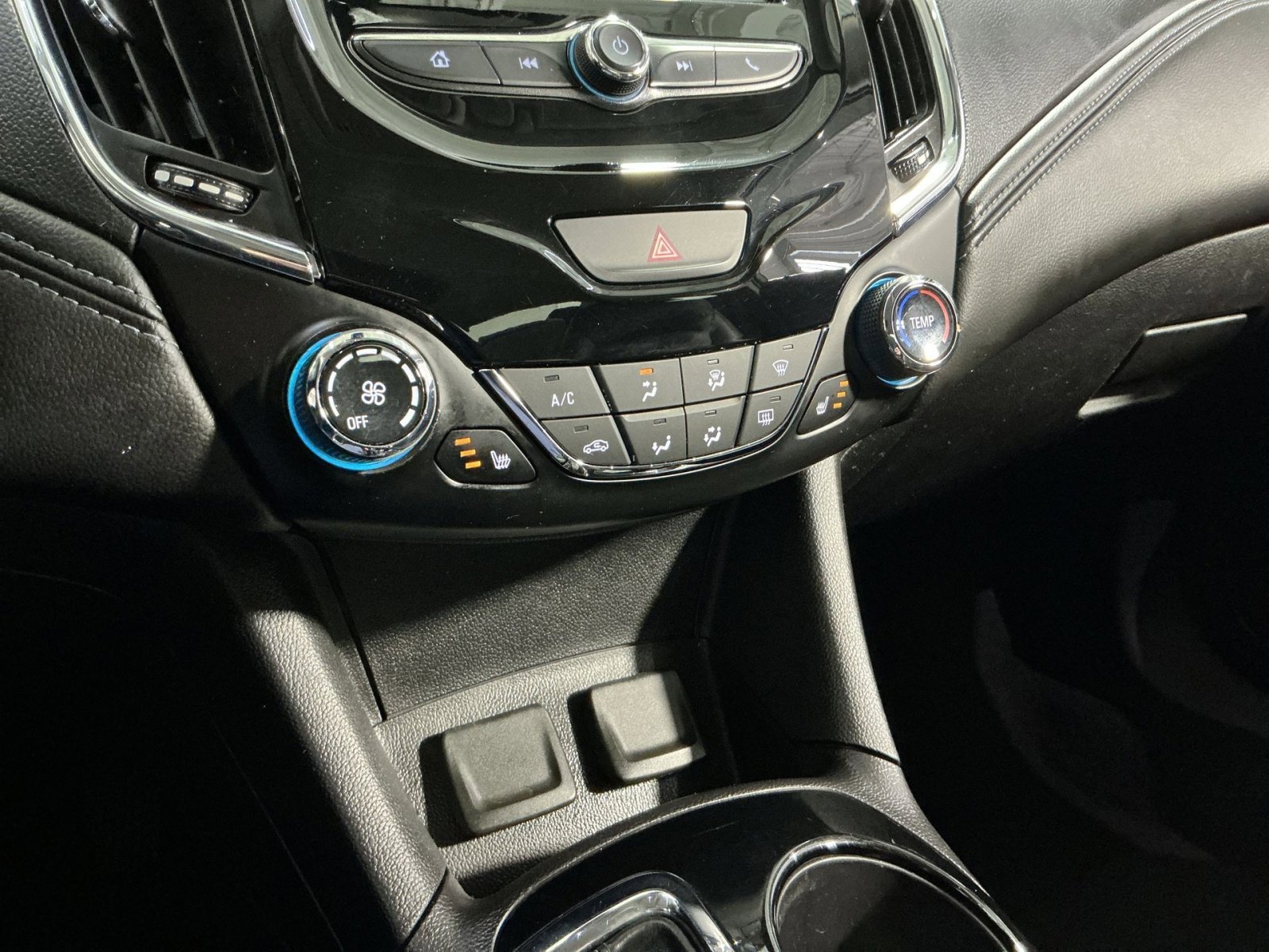 Used 2017 Chevrolet Cruze Premier image 28