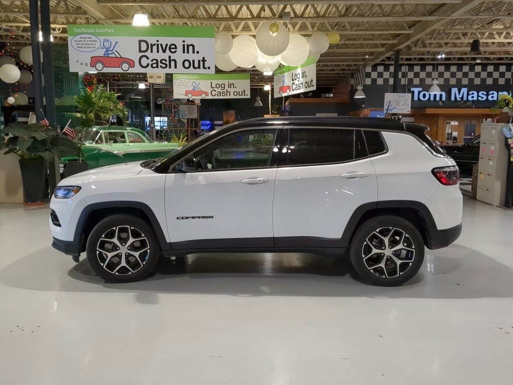 Used 2024 Jeep Compass Limited image 10
