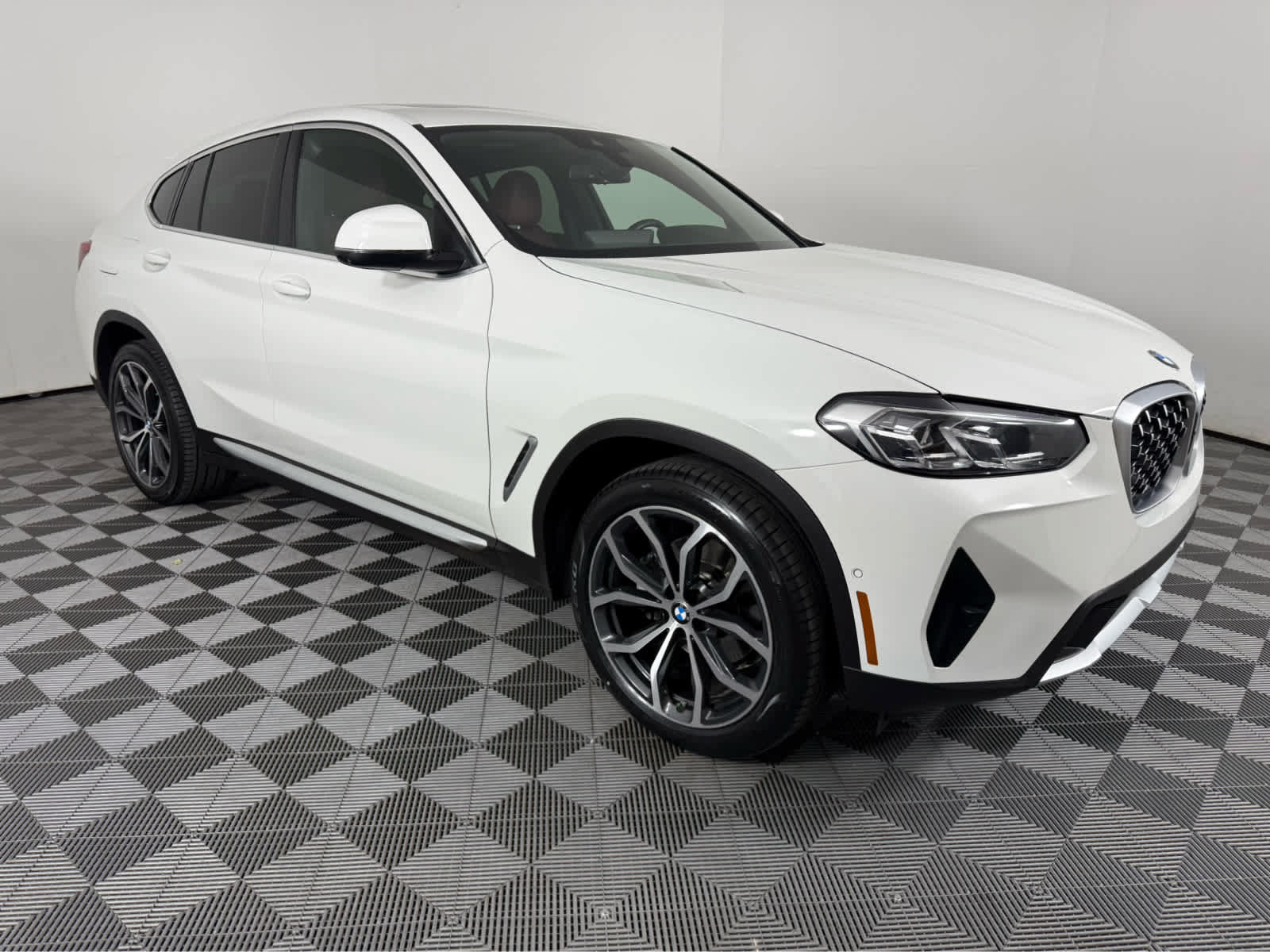 Used 2023 BMW X4 xDrive30i w/ Parking Assistance Package AWD/4WD image 1