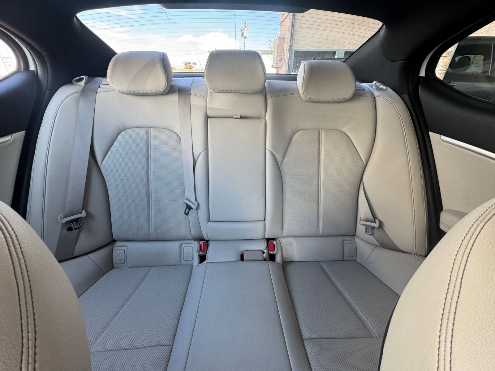 Used 2025 Genesis G70 2.5T image 38
