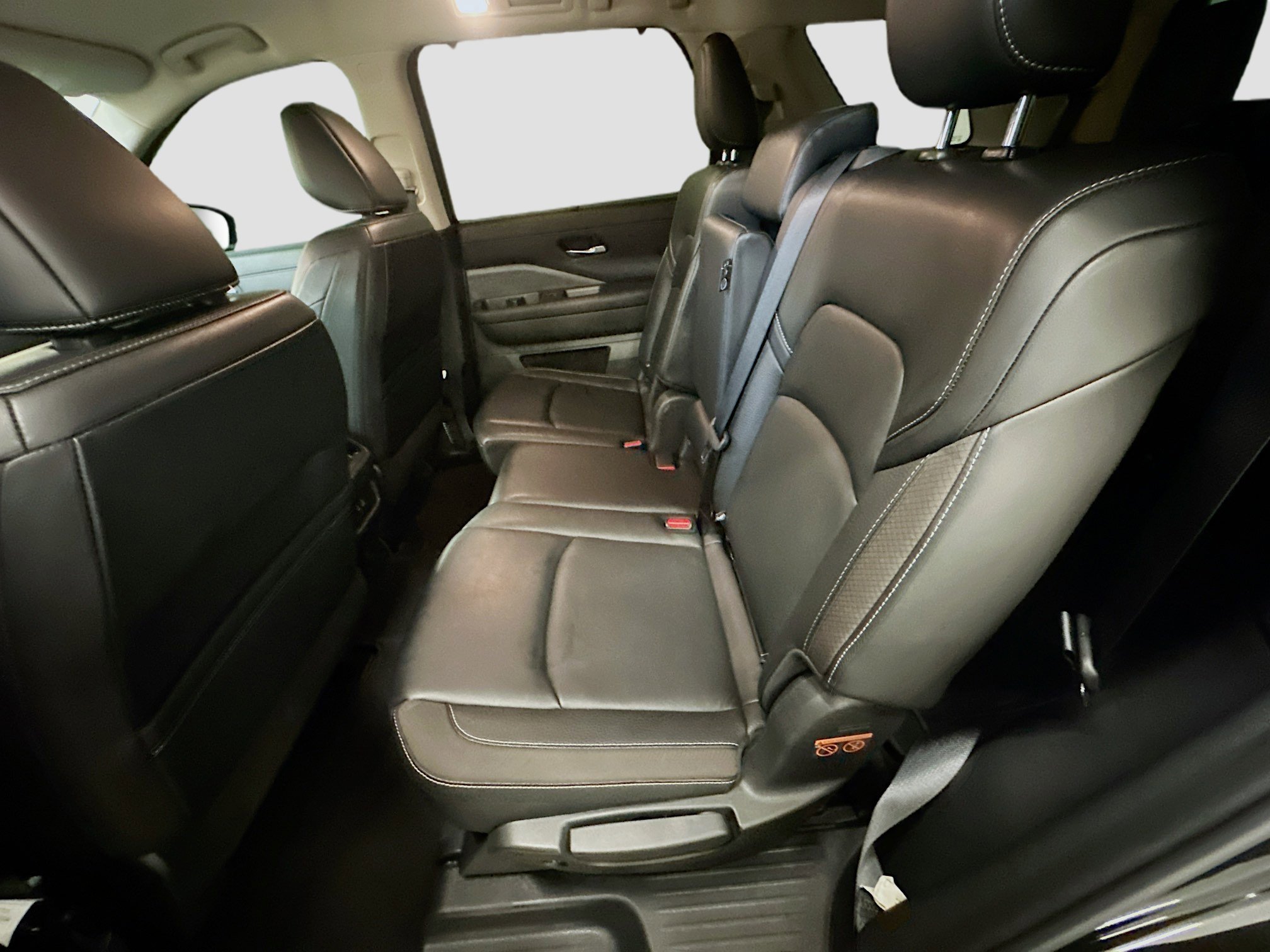 Used 2023 Nissan Pathfinder SL AWD/4WD image 28