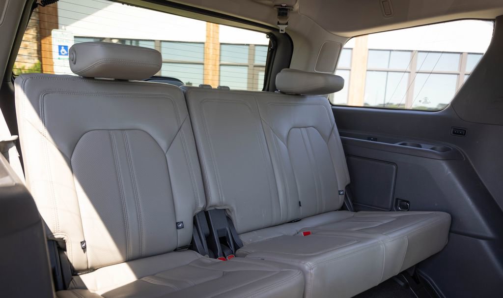 Used 2018 Ford Expedition Limited w/ Equipment Group 301A AWD/4WD image 35