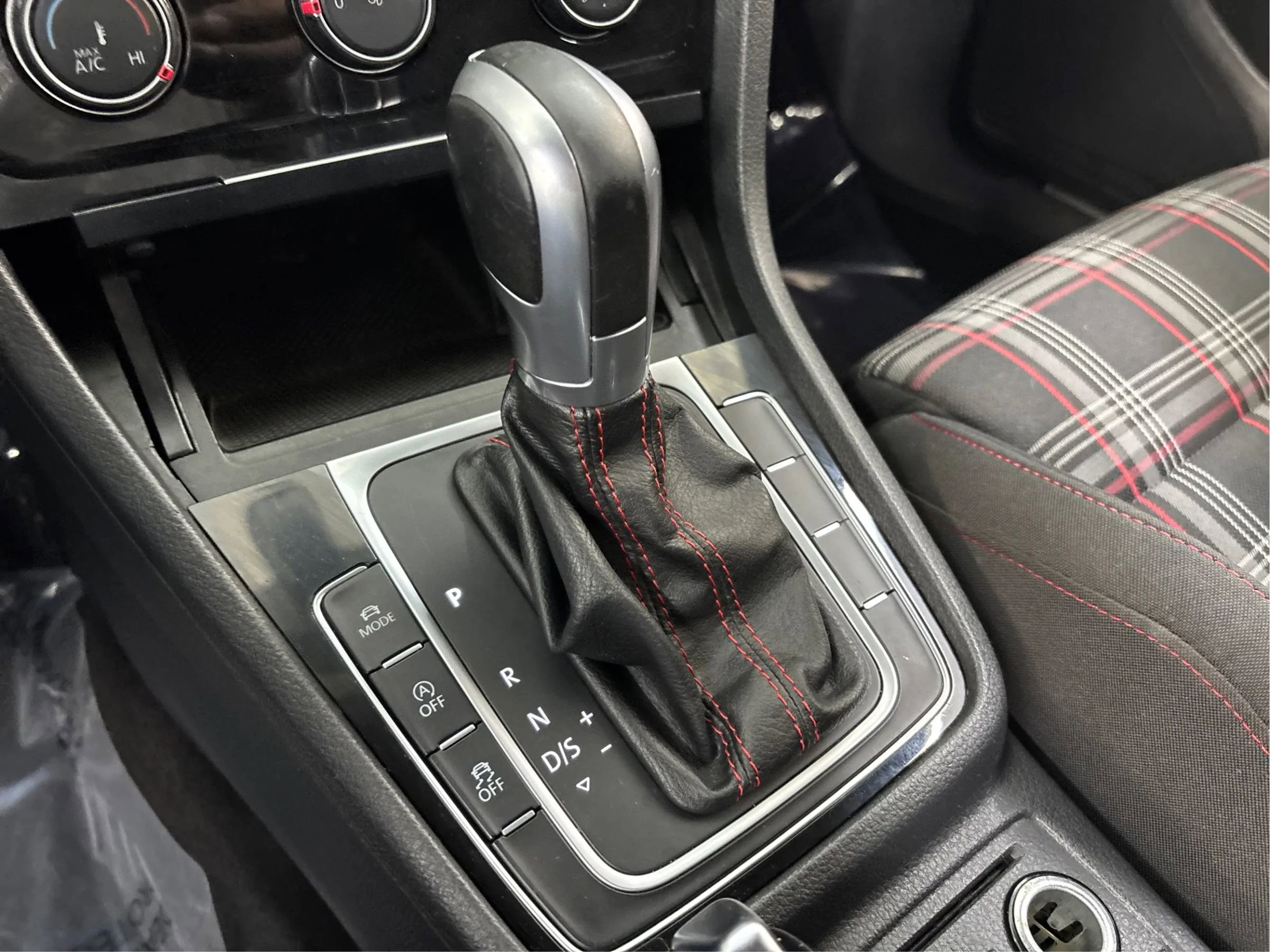 Used 2019 Volkswagen GTI SE image 43