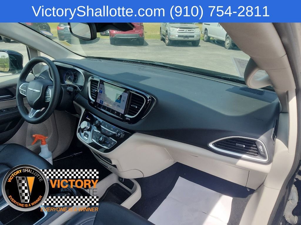 Certified 2024 Chrysler Pacifica Touring-L FWD image 33