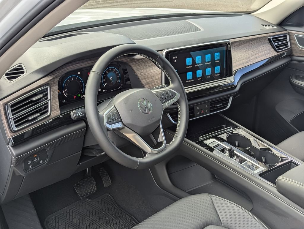 Used 2025 Volkswagen Atlas SEL AWD/4WD image 12