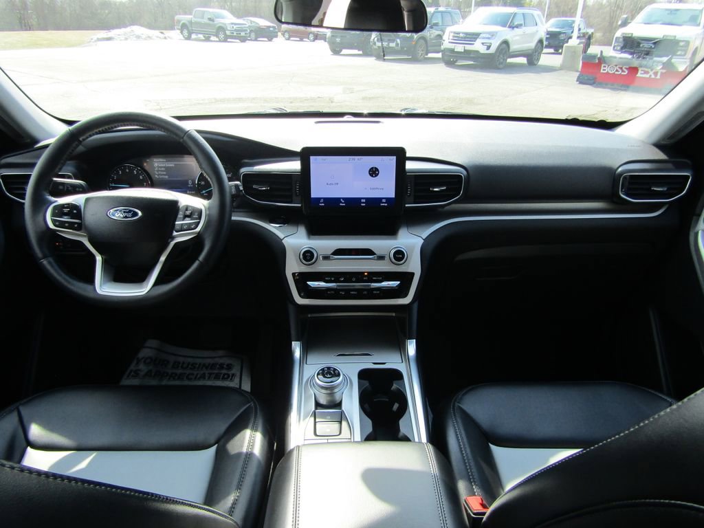 Used 2024 Ford Explorer XLT w/ Equipment Group 202A AWD/4WD image 12