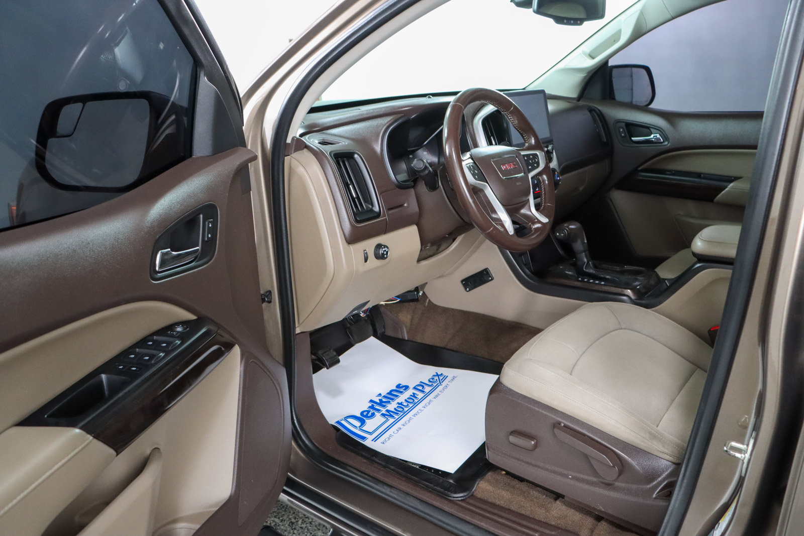 Used 2016 GMC Canyon SLE RWD image 3
