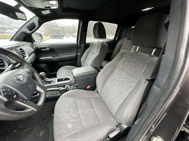 Used 2017 Toyota Tacoma TRD Sport w/ Premium & Technology Package image 16