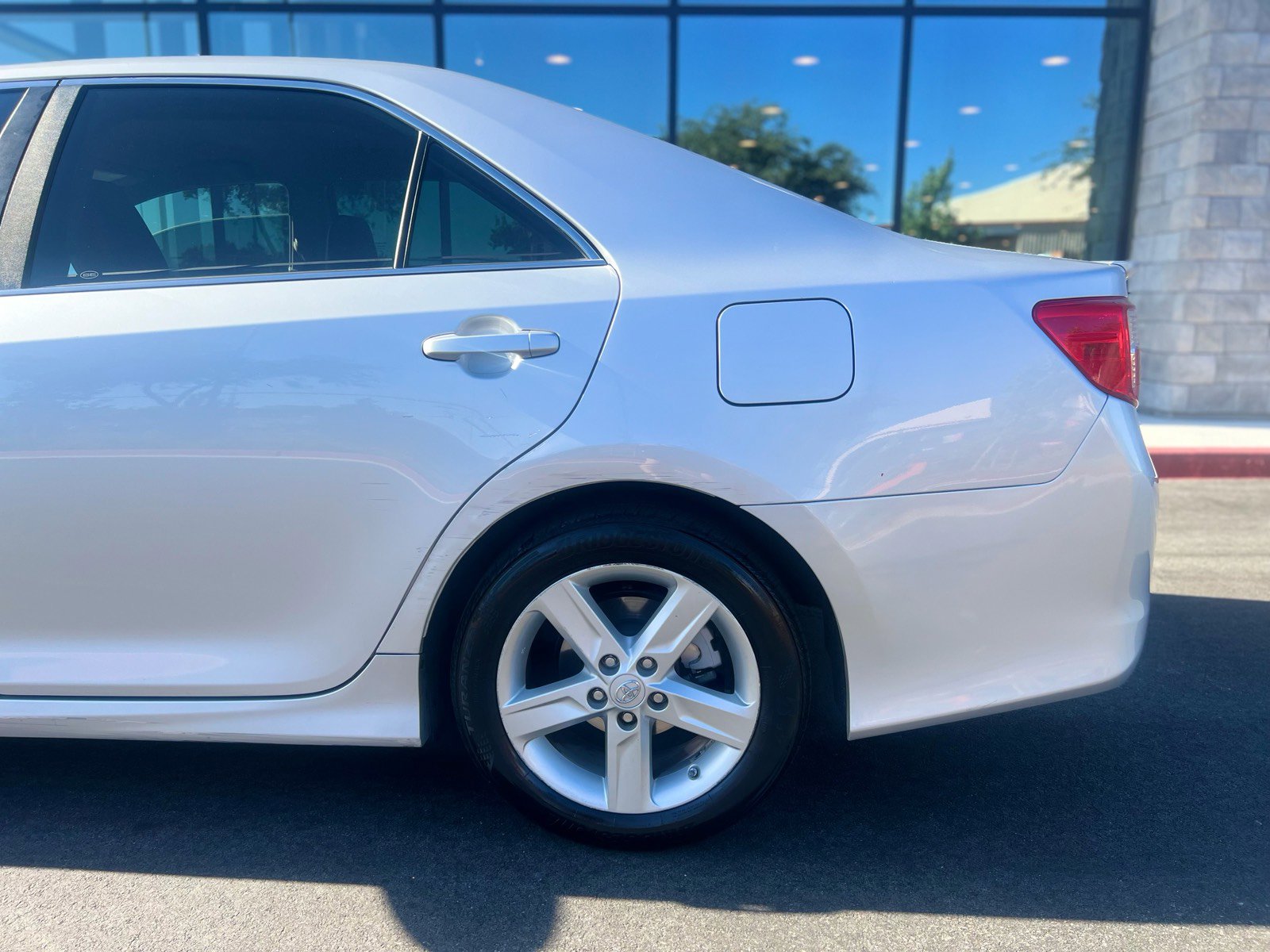 Used 2014 Toyota Camry SE FWD image 7