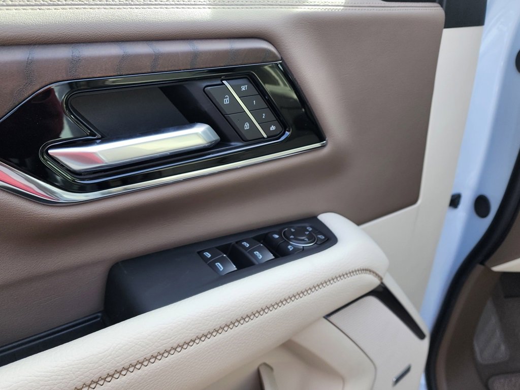 New 2026 GMC Yukon XL Denali w/ Denali Reserve Package image 12