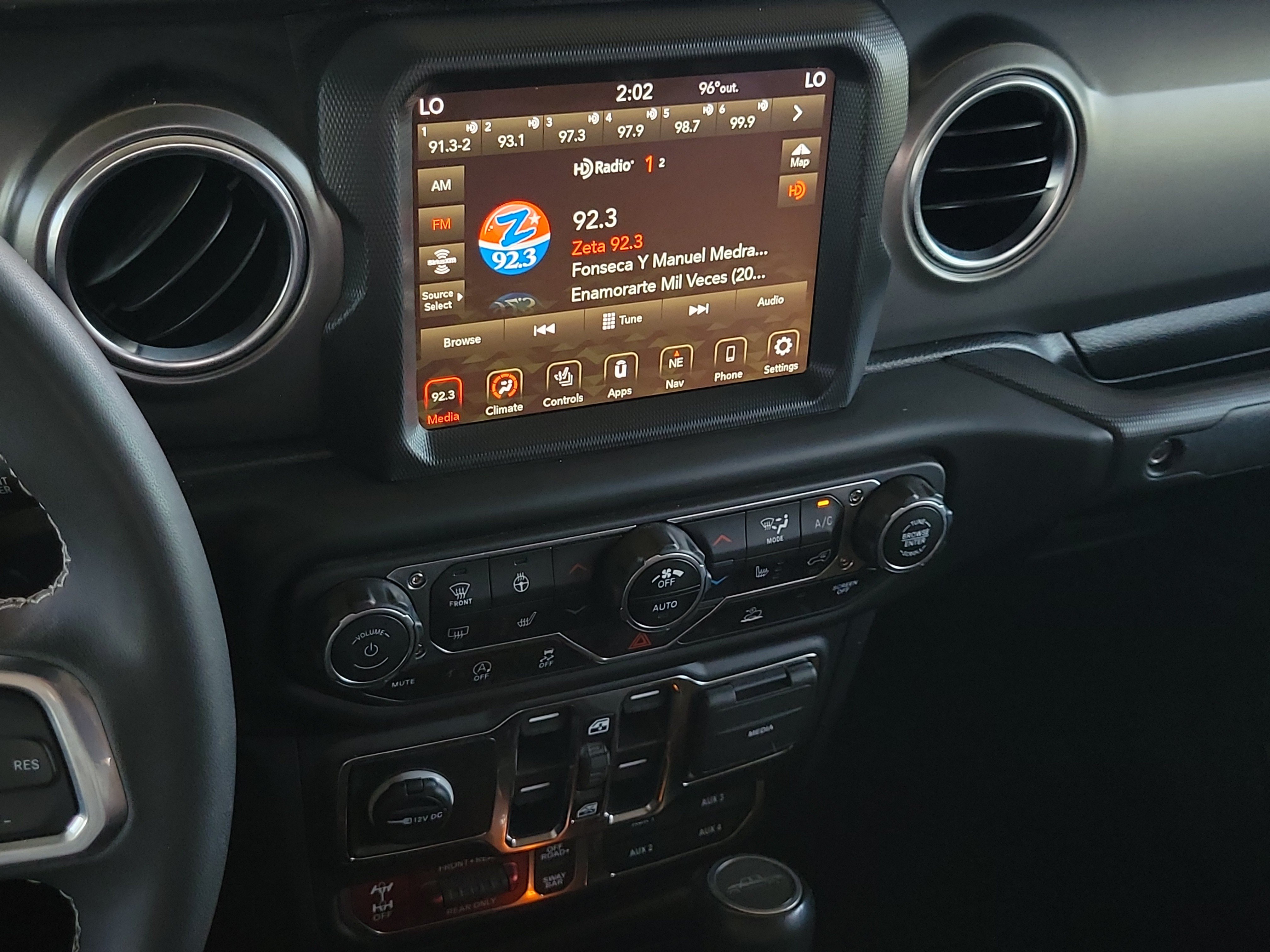 Used 2023 Jeep Gladiator Rubicon w/ LED Lighting Group AWD/4WD image 26