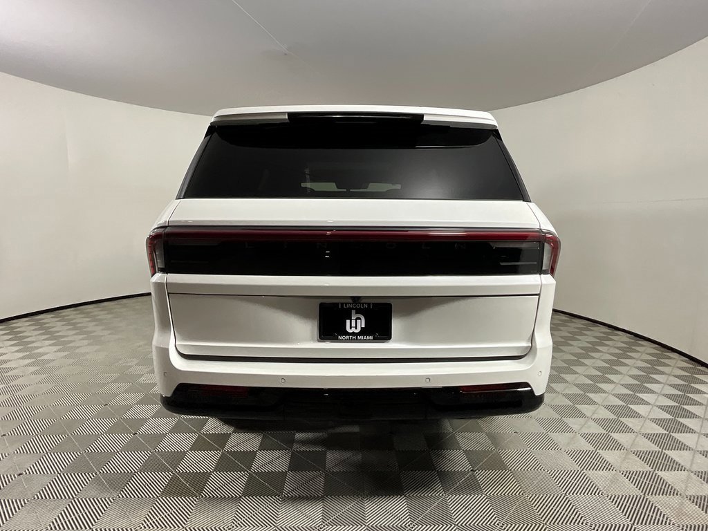 Used 2025 Lincoln Navigator Reserve w/ Jet Appearance Package image 8