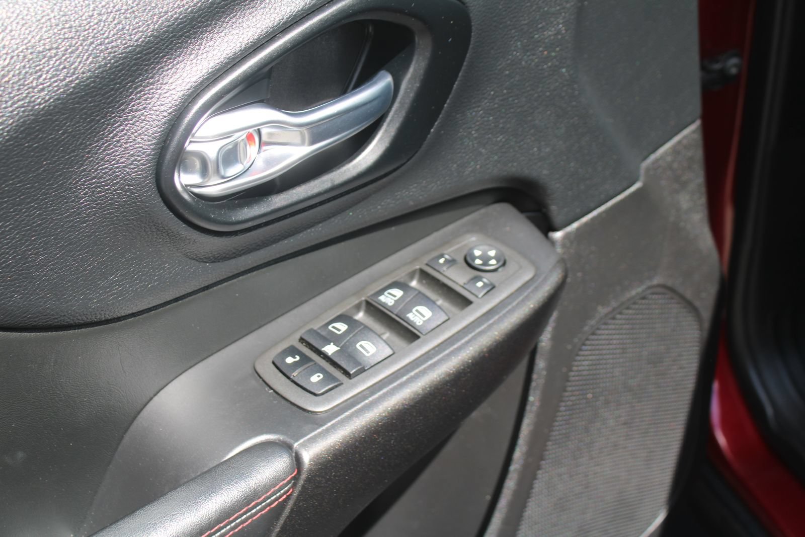 Used 2021 Jeep Cherokee Trailhawk w/ Sun, Sound & Nav Group AWD/4WD image 19