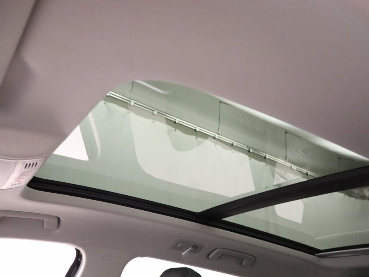 New 2026 Volkswagen Taos SE FWD image 17