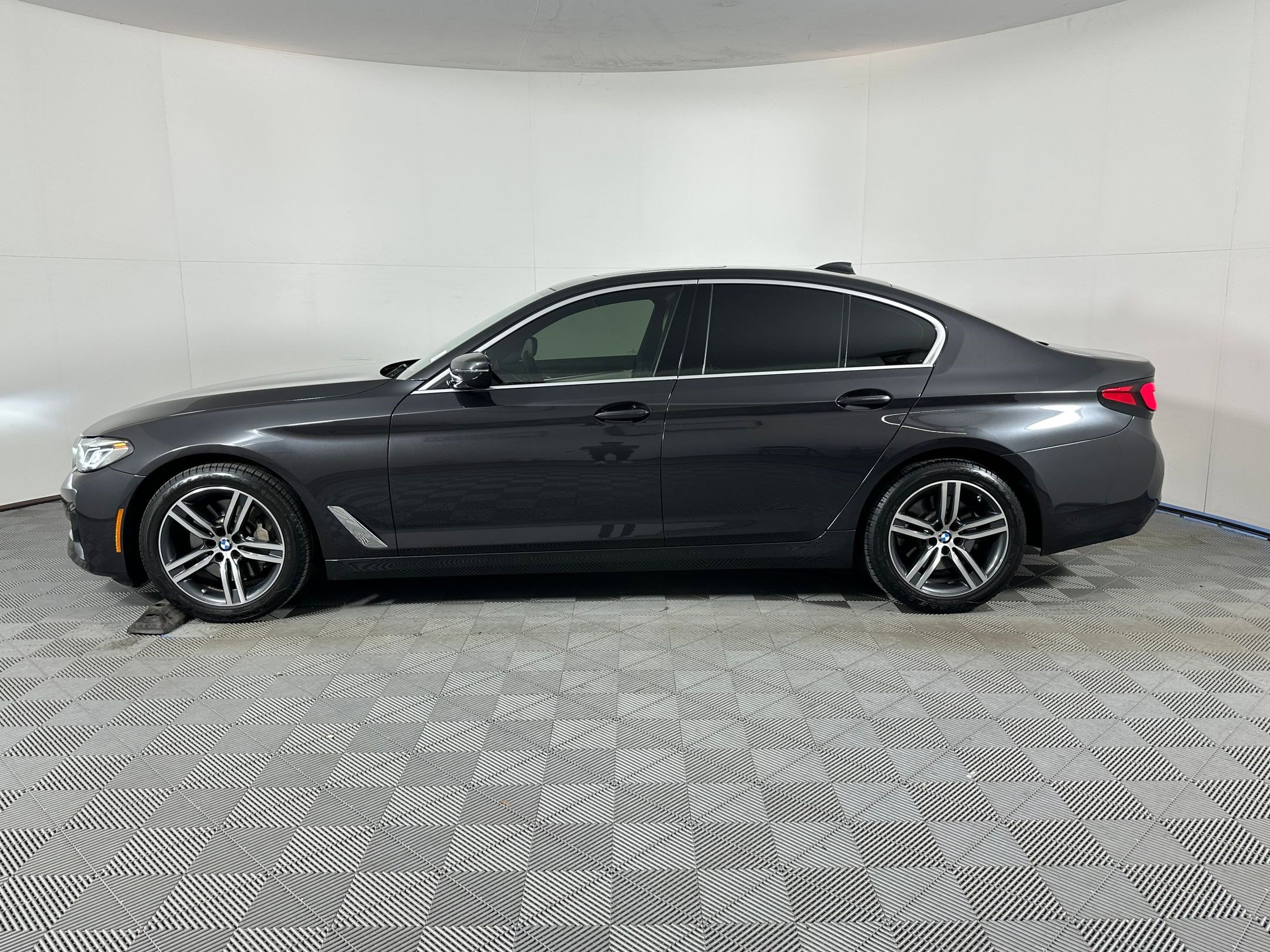Used 2022 BMW 530i w/ Executive Package video 2