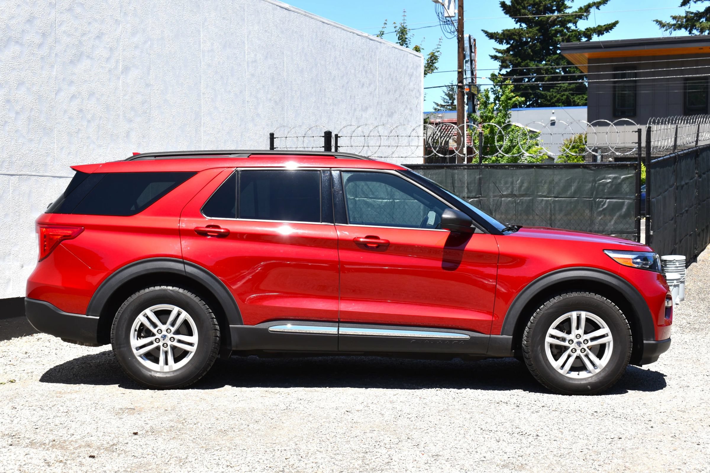 Used 2020 Ford Explorer XLT w/ Equipment Group 202A AWD/4WD image 44