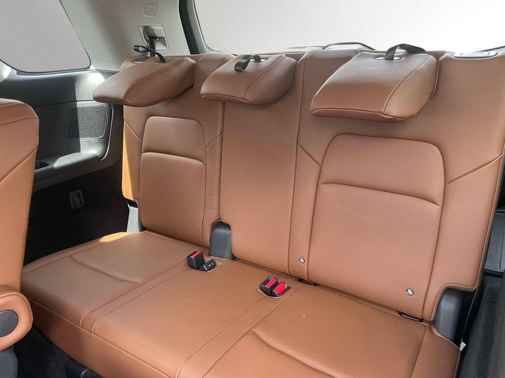 Used 2025 Nissan Pathfinder Platinum FWD image 12