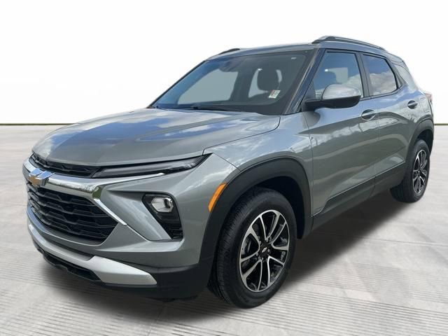 Used 2025 Chevrolet TrailBlazer LT w/ LT Cold Weather Package image 3