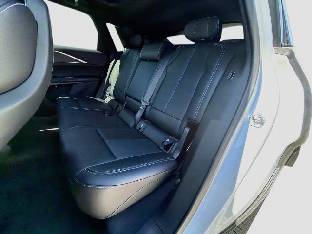 Used 2025 Cadillac Lyriq Luxury AWD/4WD image 19