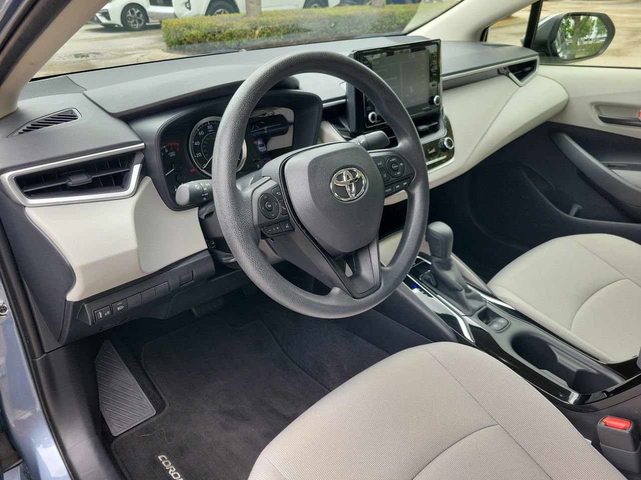 Used 2022 Toyota Corolla LE image 15