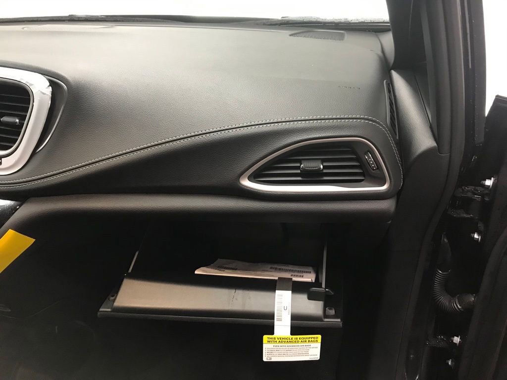 New 2026 Chrysler Pacifica Select w/ S Appearance Package image 44