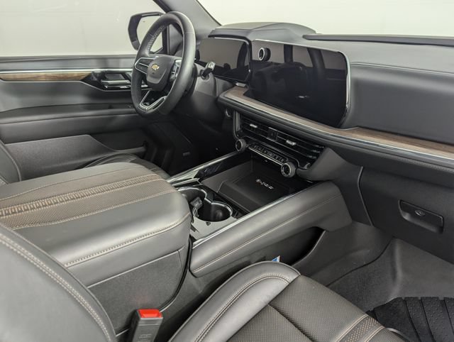 Used 2025 Chevrolet Suburban High Country AWD/4WD image 30