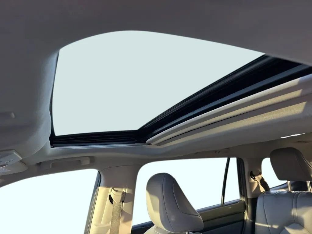 Used 2022 Toyota Highlander XLE FWD image 26