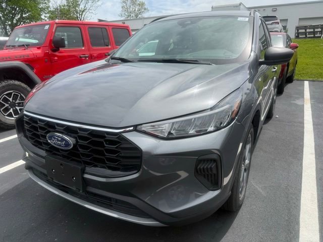 Used 2025 Ford Escape ST-Line AWD/4WD image 3