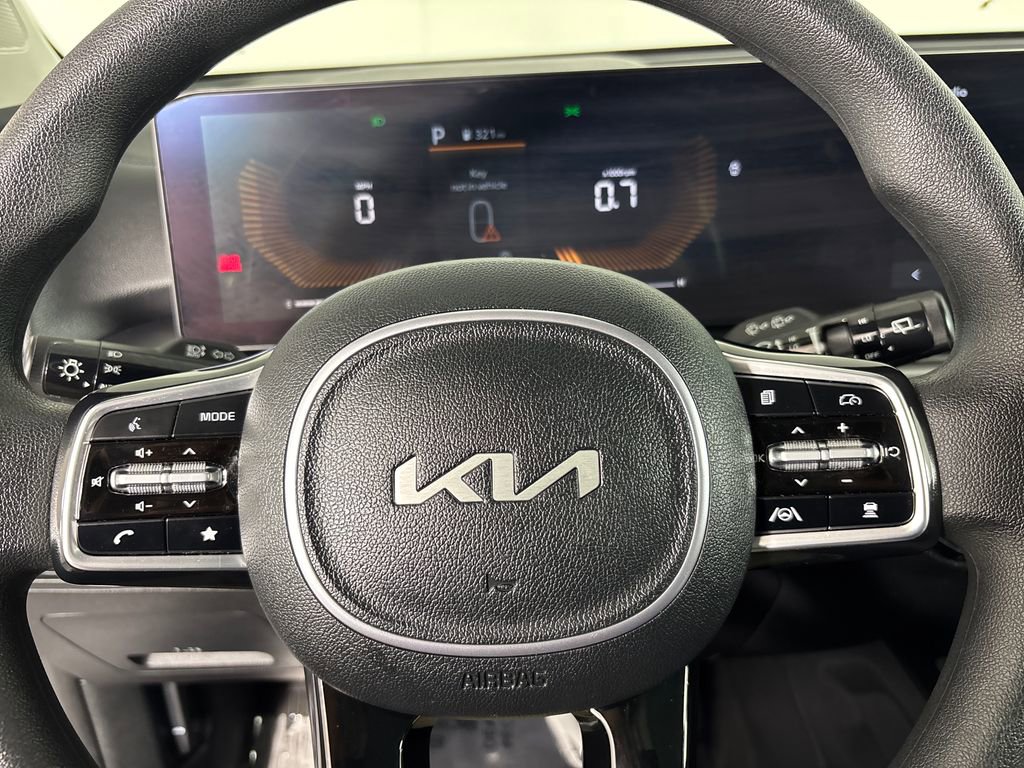 Used 2024 Kia Sorento LX image 12
