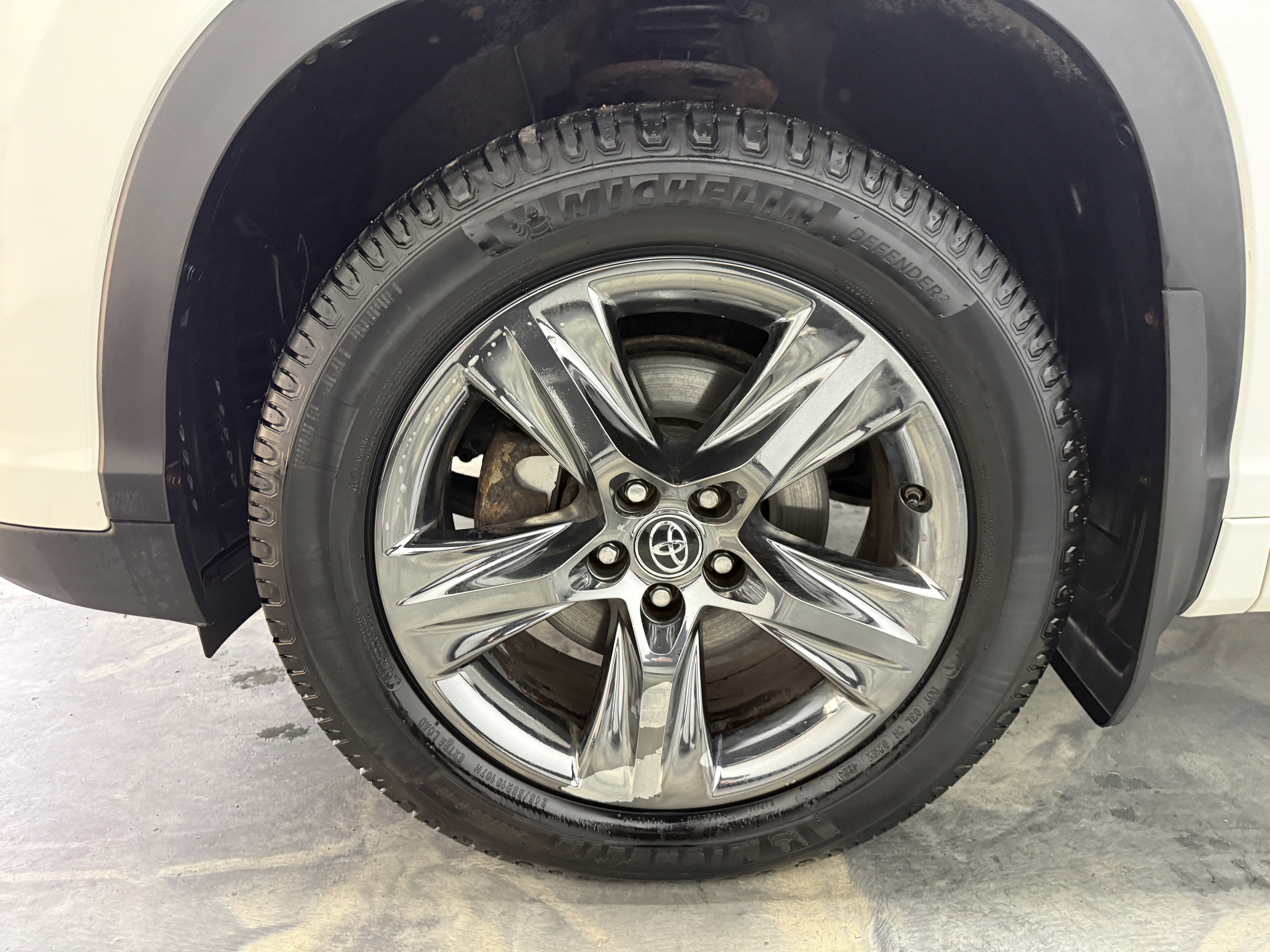 Used 2017 Toyota Highlander Limited image 29