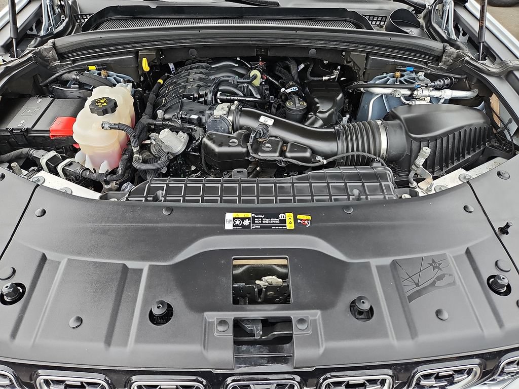 Certified 2025 Jeep Grand Cherokee Summit w/ Luxury Tech Group V AWD/4WD image 28